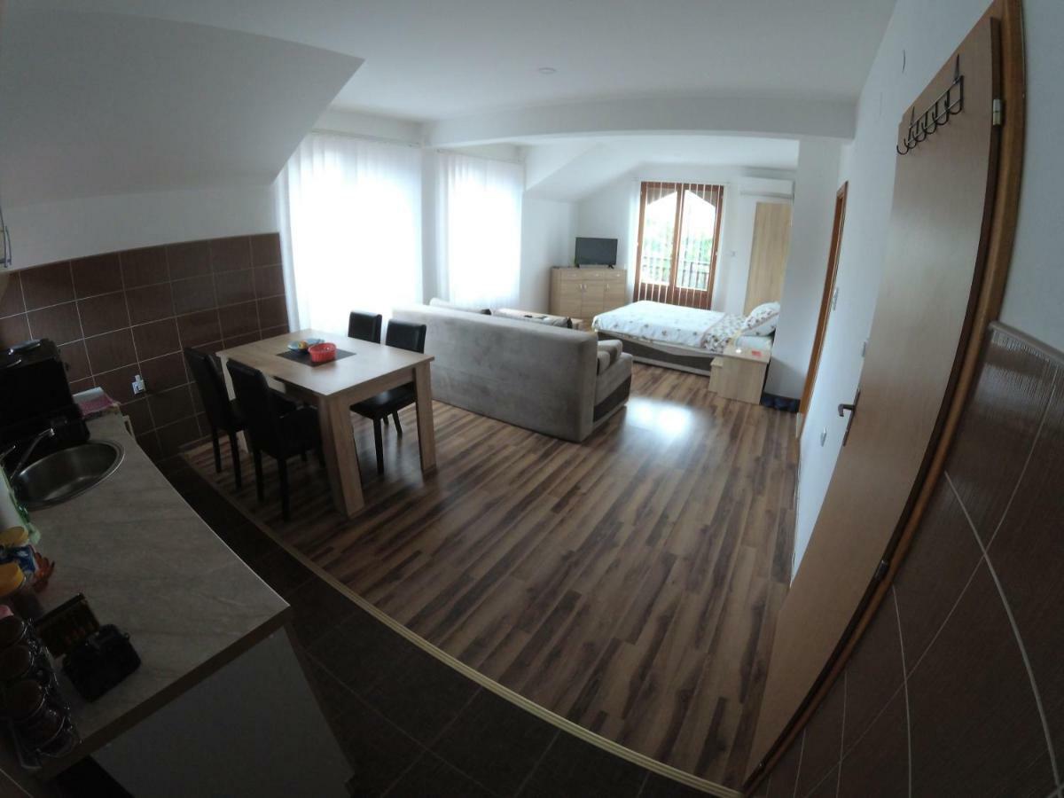Apartment And Rooms Konak Višegrad Exteriör bild